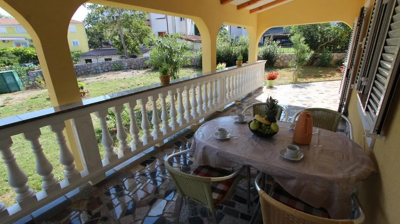 Guest house Apartments Serbecic Malinska
