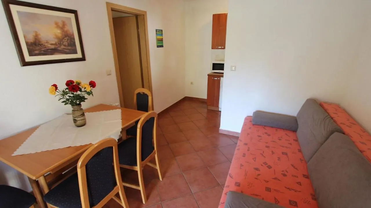 Apartments Serbecic Malinska Guest house