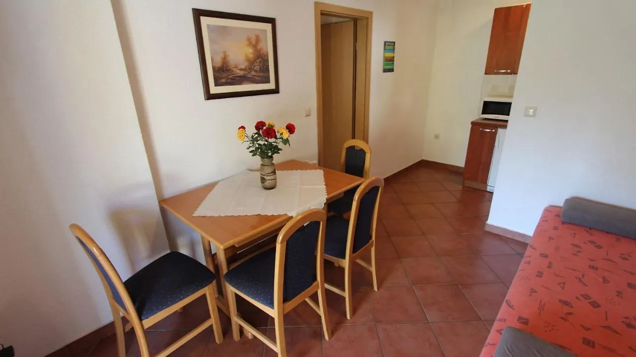 Guest house Apartments Serbecic Malinska