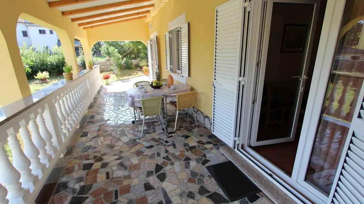 Apartments Serbecic Malinska Guest house