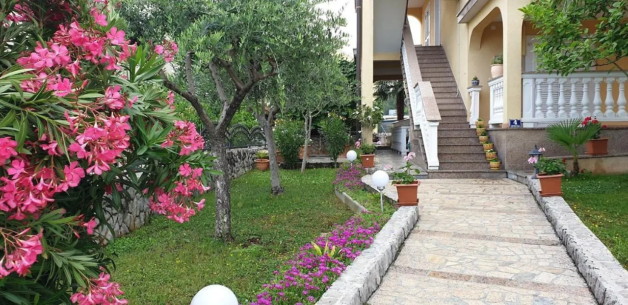 Apartments Serbecic Malinska Guest house
