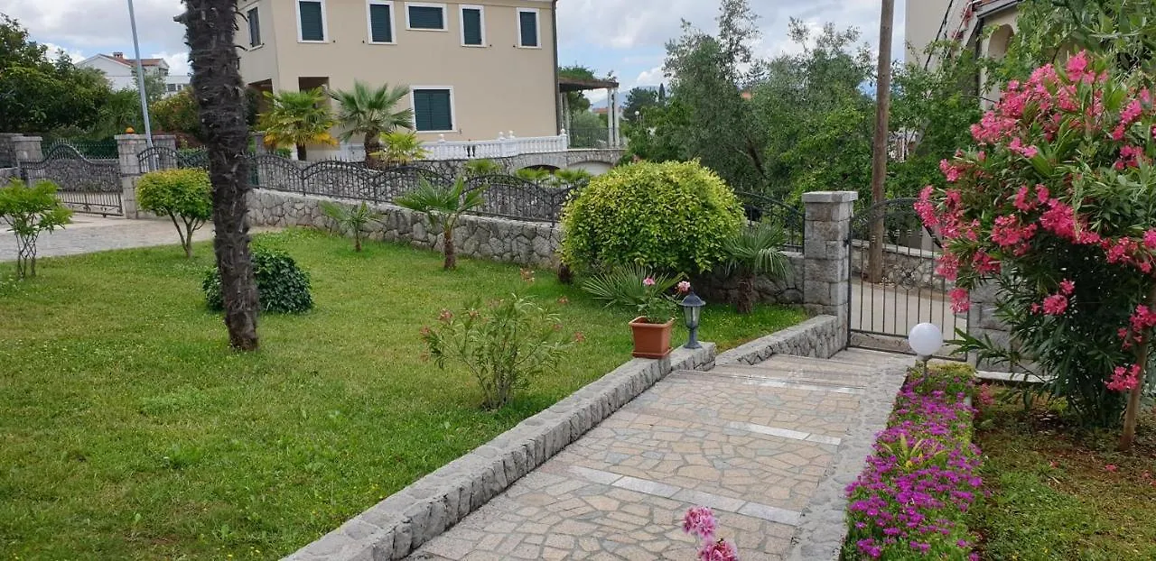 Guest house Apartments Serbecic Malinska Croatia