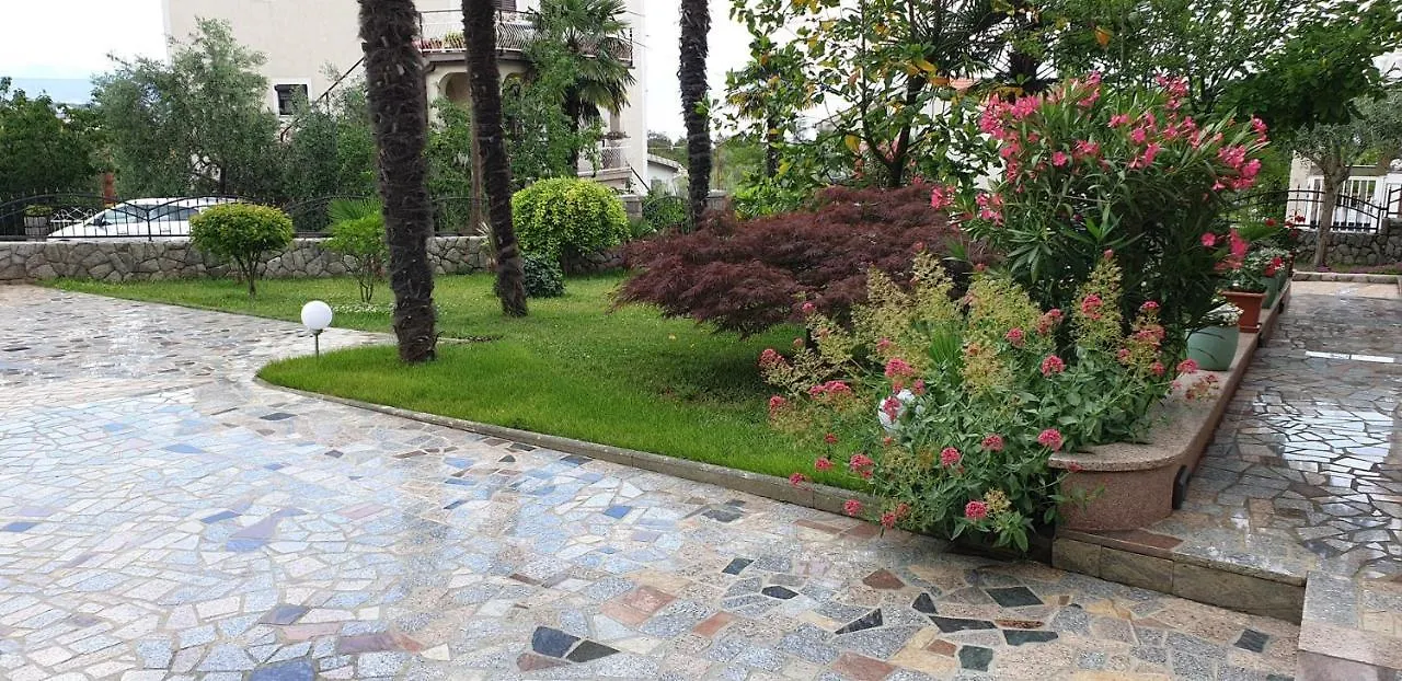 Guest house Apartments Serbecic Malinska
