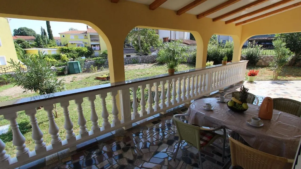 Apartments Serbecic Malinska Guest house