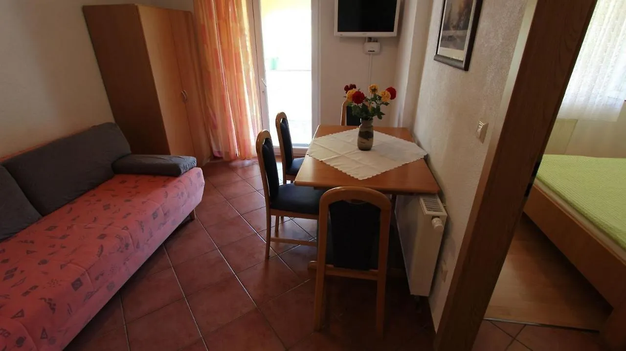 Guest house Apartments Serbecic Malinska