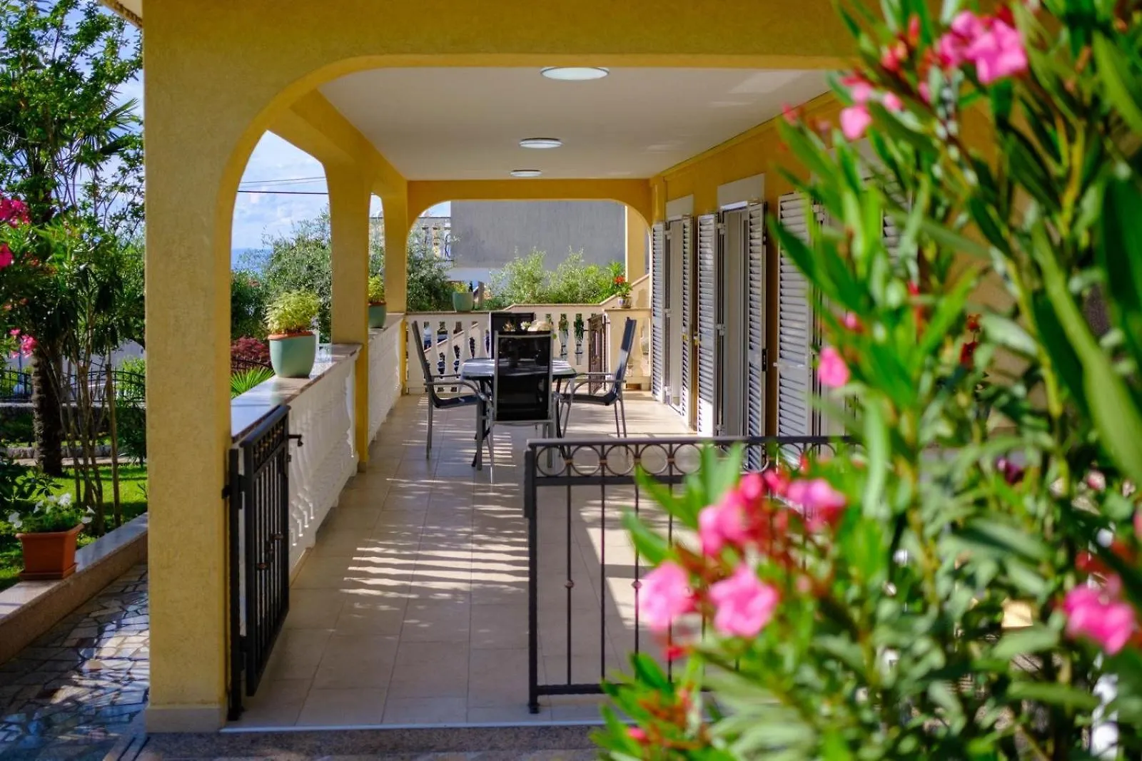 Apartments Serbecic Malinska Guest house