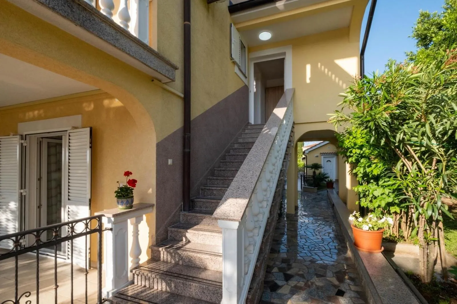 Apartments Serbecic Malinska Guest house