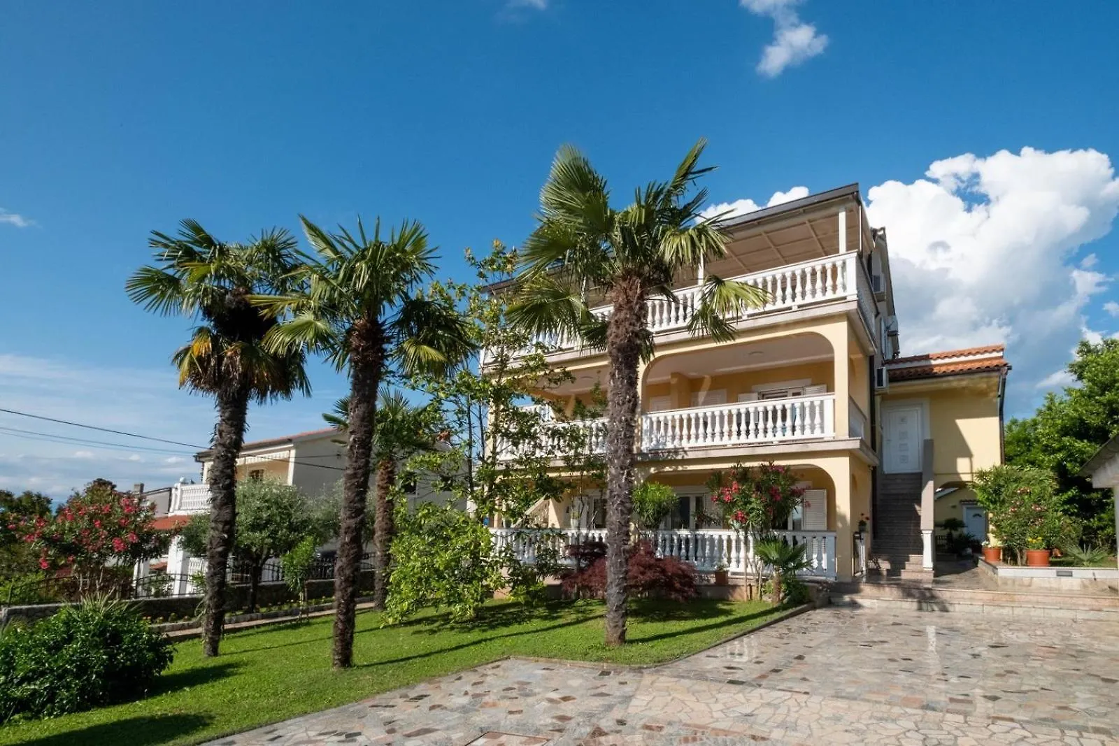 Guest house Apartments Serbecic Malinska Croatia