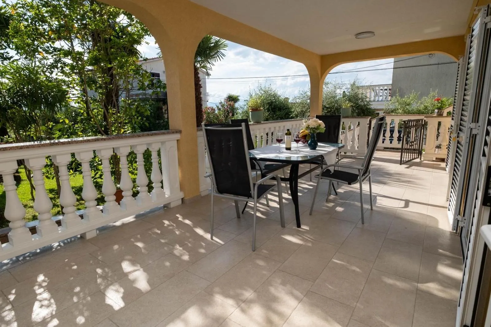 Guest house Apartments Serbecic Malinska