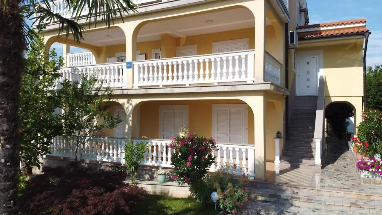 Apartments Serbecic Malinska Guest house