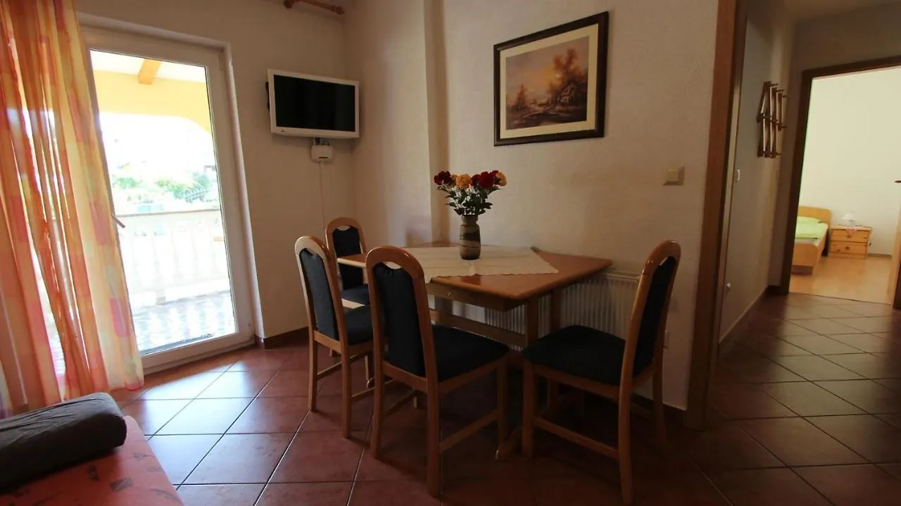 Guest house Apartments Serbecic Malinska